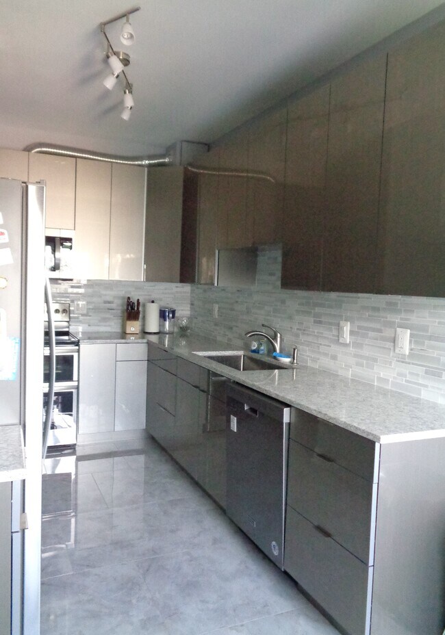 Foto del edificio - 1600 N Oak St
