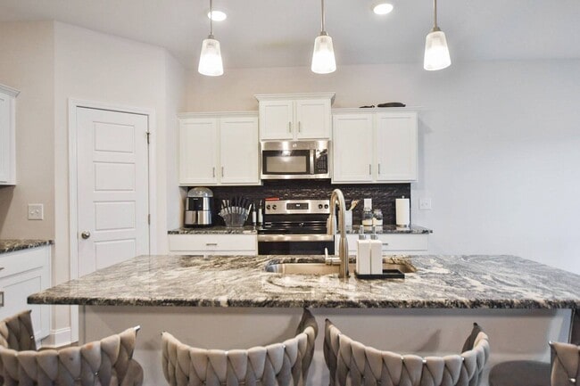 Building Photo - 1462 Citadel Dr