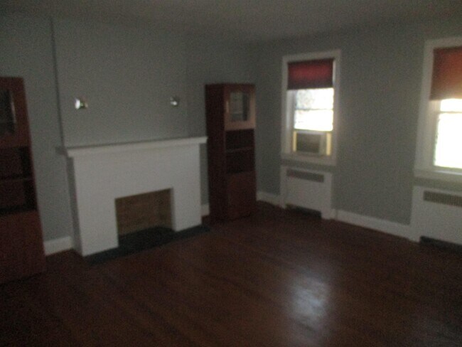 Building Photo - 2220 N Rosedale St
