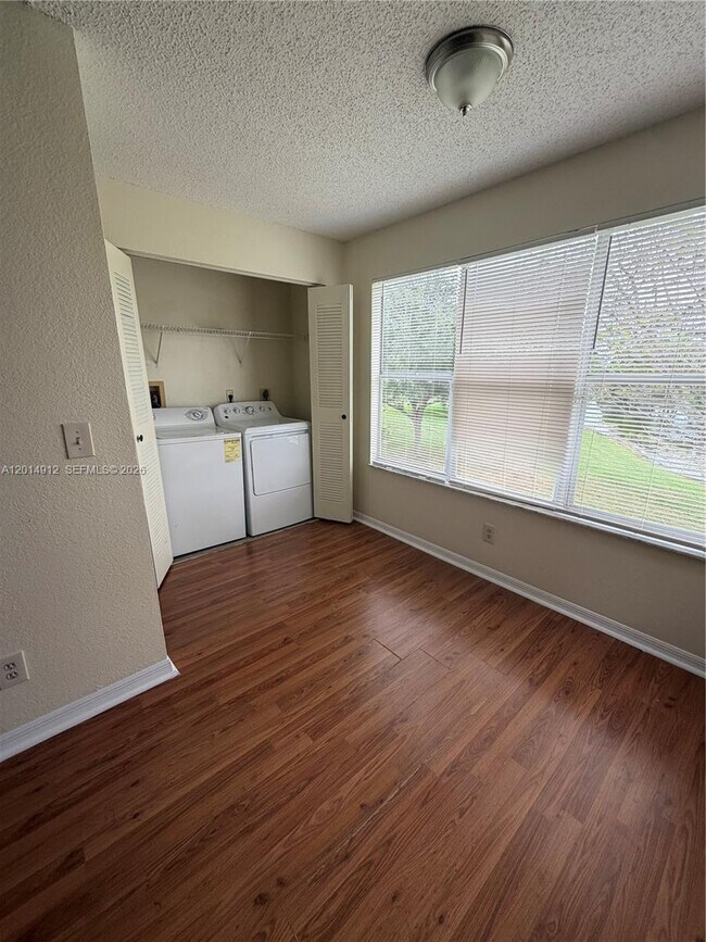 Foto del edificio - 12950 Vista Isles Dr