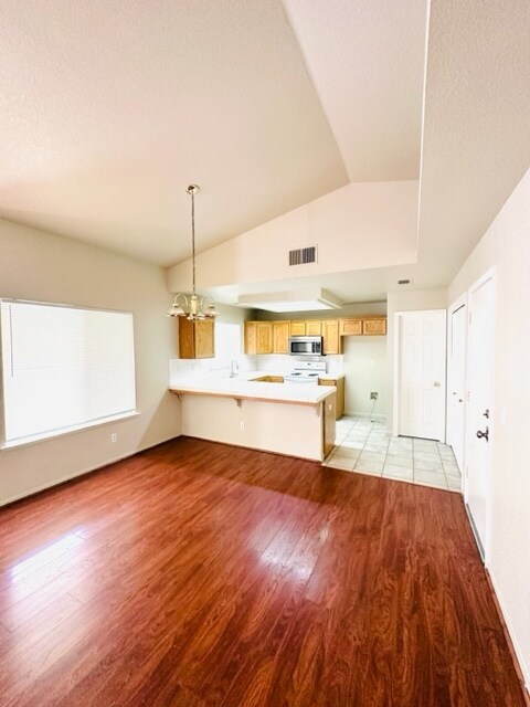 Building Photo - 6038 N Tracy Ave