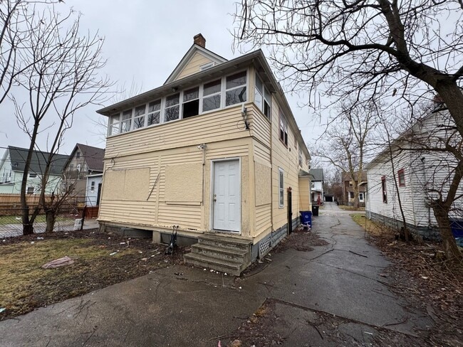 Foto del edificio - 12918 Ferris Ave