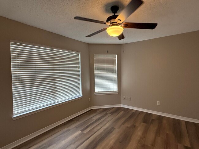 Foto del edificio - 280 Limestone Cir