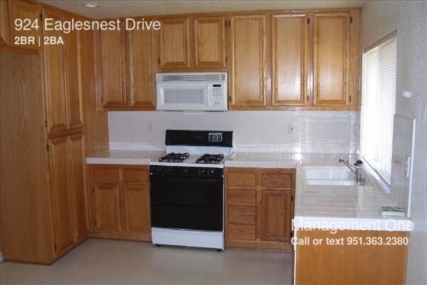Foto del edificio - 924 Eaglesnest Dr
