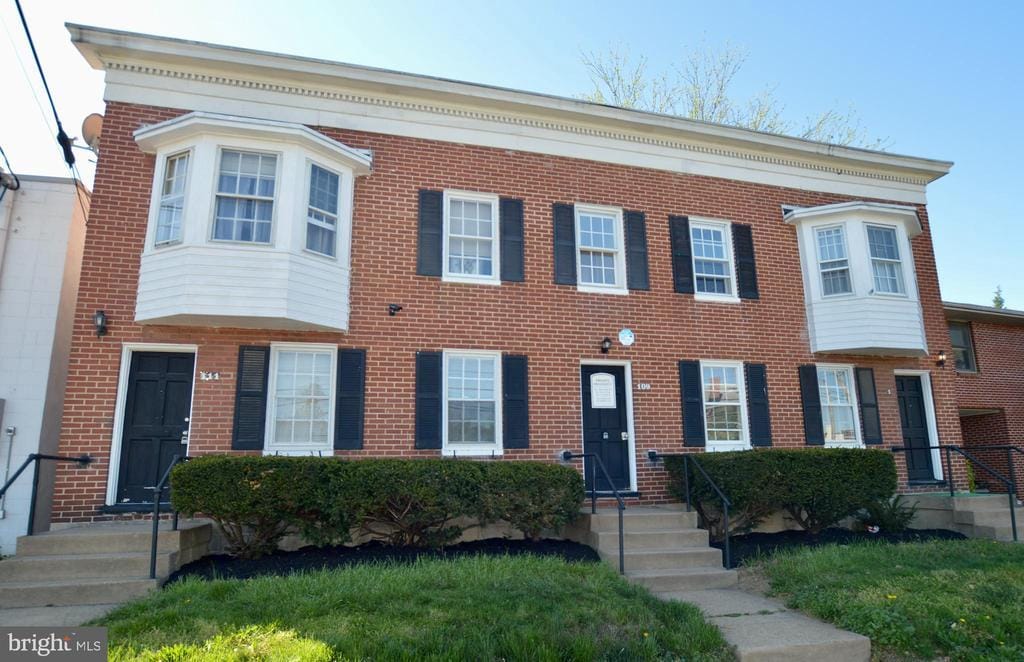 Primary Photo - 109 S Bentz St