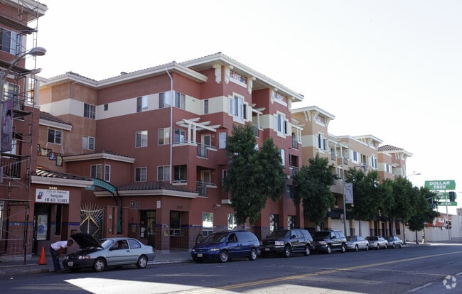 Building Photo - Hismen Hin-Tu Terrace Apartments