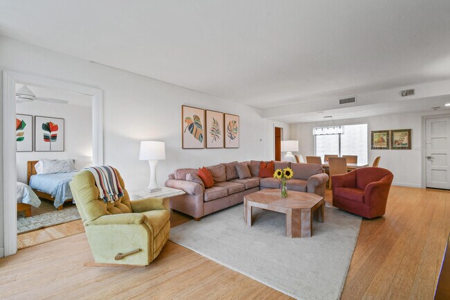 Foto del edificio - 2774 S Ocean Blvd