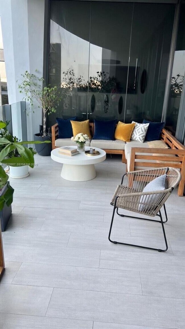 Foto del edificio - 2831 S Bayshore Dr