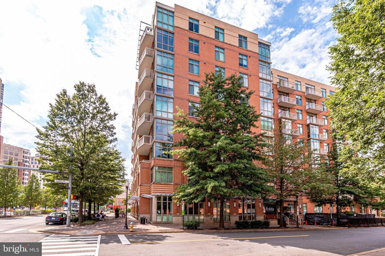 Primary Photo - 1000 N Randolph St