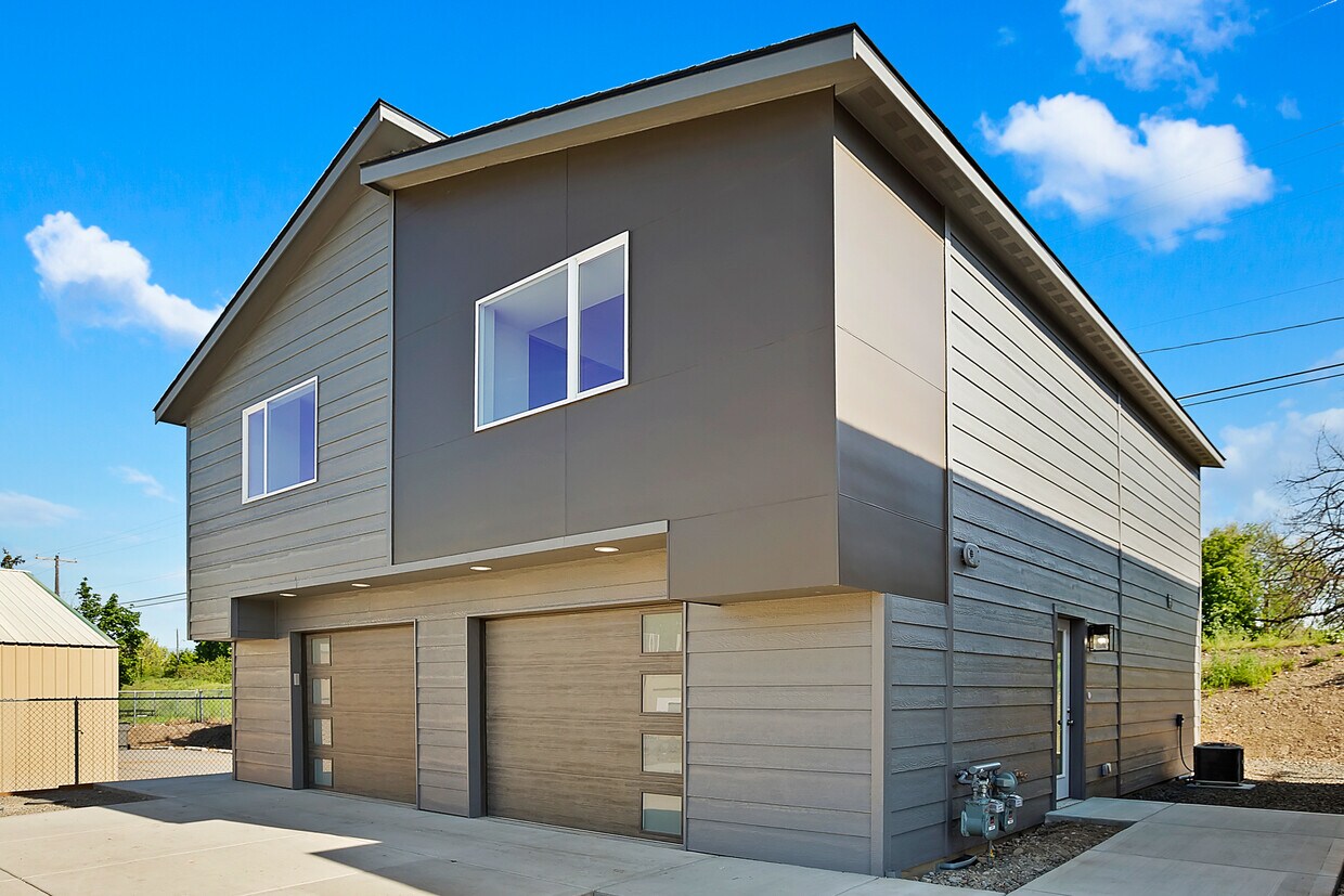 Foto principal - 11904 E 2nd Ln