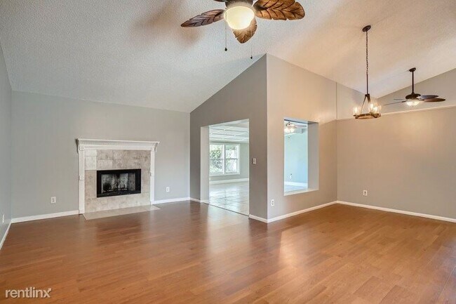 Building Photo - 3 br, 2 bath House - 328 Sir Lawrence Dr UNIT