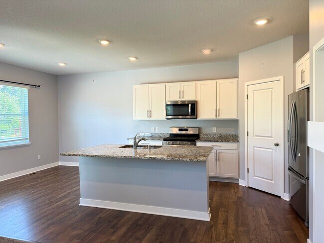Foto del edificio - Comfort & Space Await in This Stunning 4BR Dayton Home