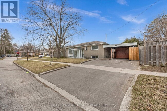Building Photo - 81 Kencliff Crescent