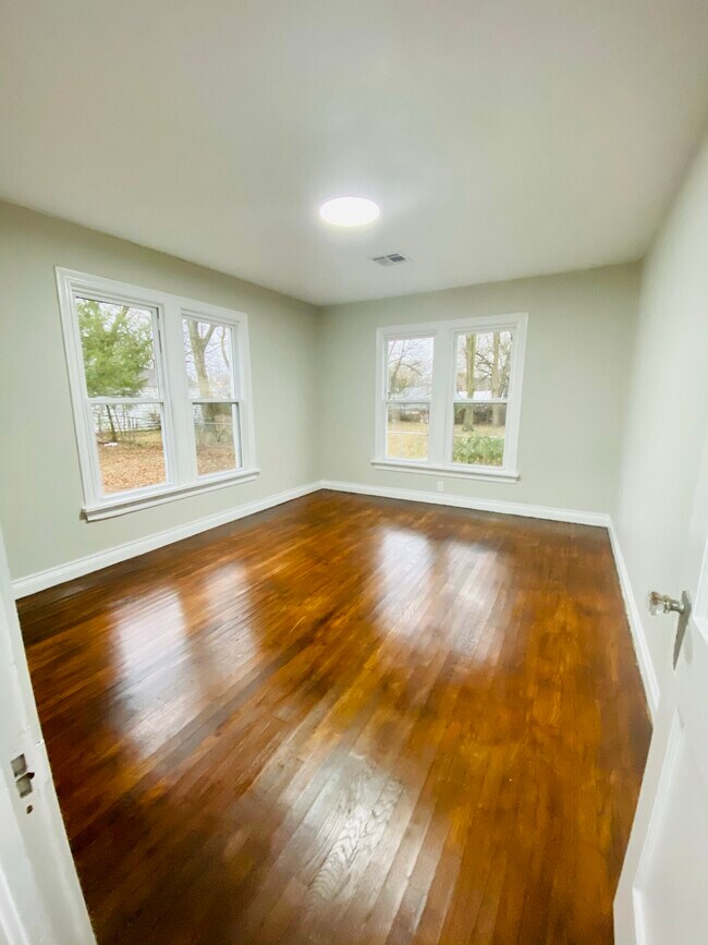Foto del edificio - 814 11th Ave NW