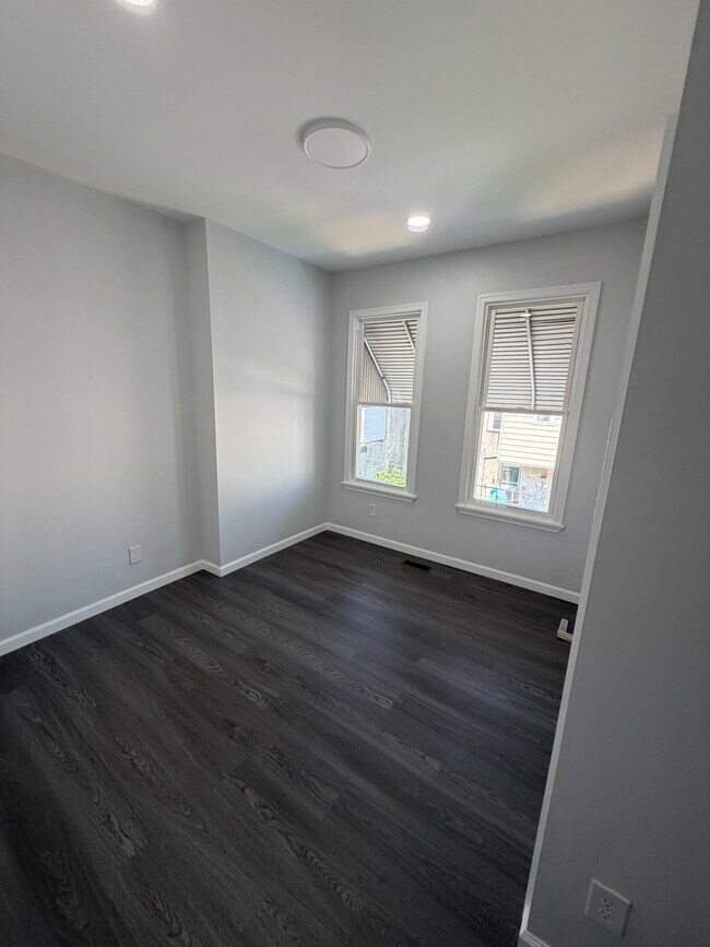 Building Photo - 1336 S 29th St