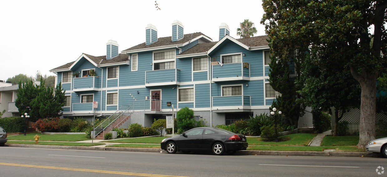 Foto del edificio - Whitsett Manor Apartments