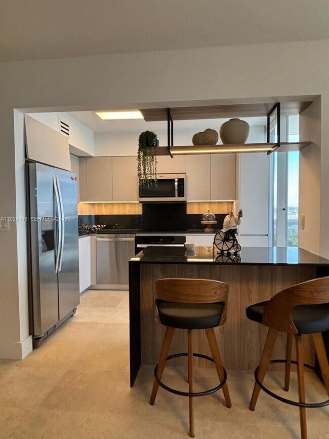 Foto del edificio - 6301 Collins Ave