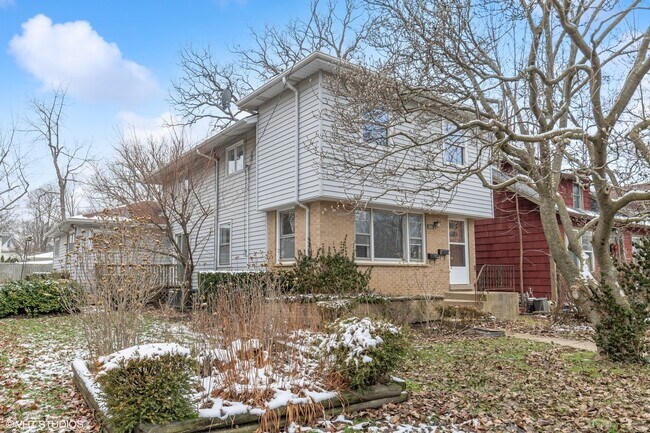 Foto del edificio - 2490 Green Bay Rd