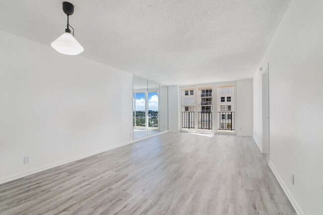 Photo - 2931 SW 12th Ave Apartment