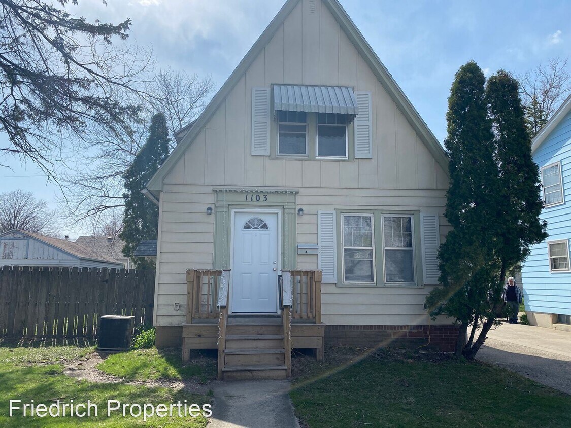 2 br, 1 bath House 1103 Curtiss Ave. House for Rent in Ames, IA