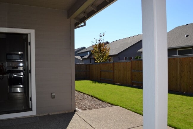 Building Photo - 3 BEDROOM 2 BATH HOUSE LOCATED IN NORTH SALEM
