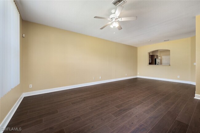 Foto del edificio - 9745 Roundstone Cir