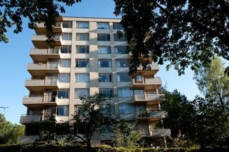 Building Photo - Dover House