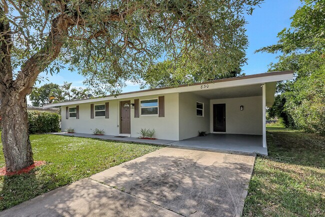 Building Photo - 830 SW Airoso Blvd