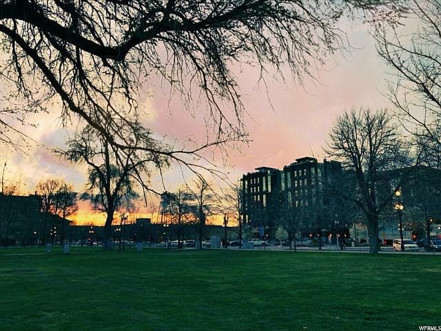 Building Photo - 360 Broadway