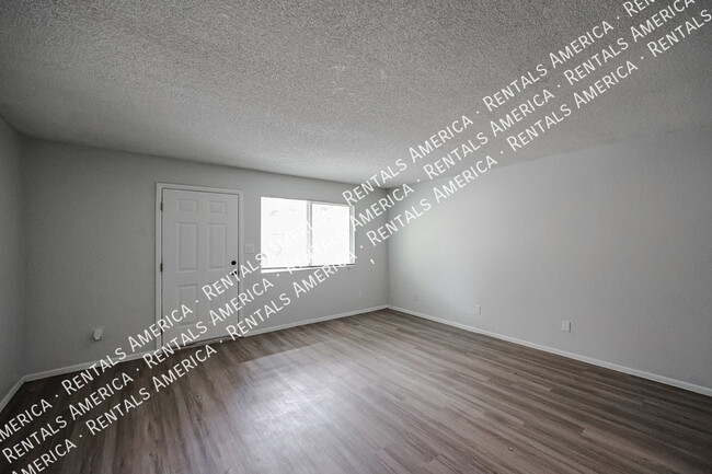Building Photo - 700 W University Dr