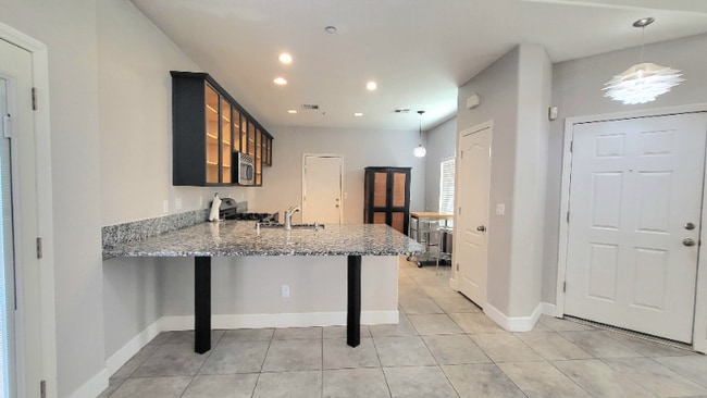 Building Photo - 9929 Fallowdeer Ct