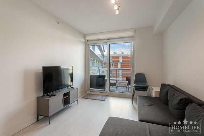 Building Photo - Newer 1 Bed + Den Condo for Rent near Scie...