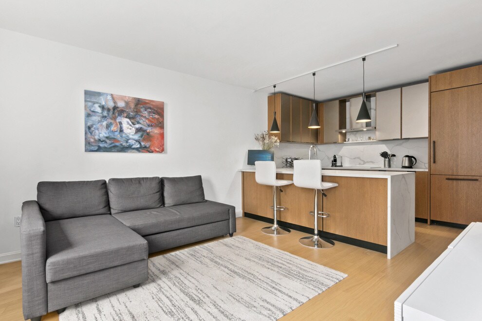 Primary Photo - 428 E 54th St