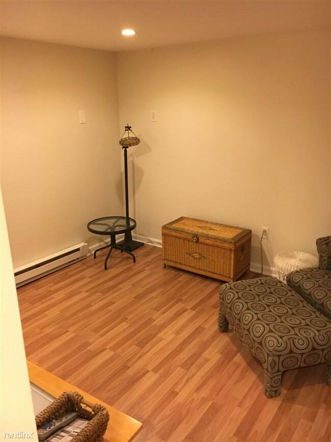 Foto del edificio - 1 br, 1 bath House - 61 Reservoir St