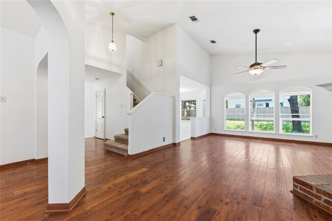 Building Photo - 5043 Cleves St