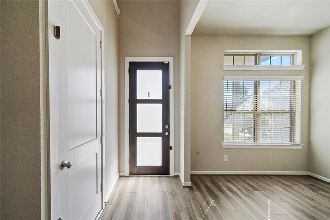 Foto del edificio - 16815 Dampier Dr