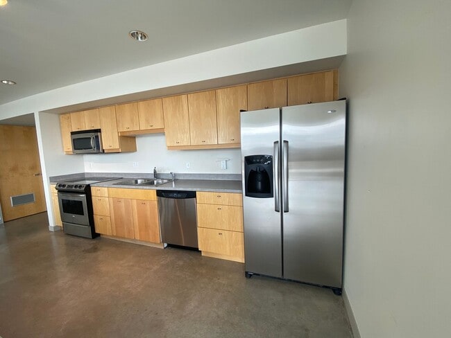 Building Photo - $3,000 | 1 Bedroom, 2 Bathroom Luxury Cond...