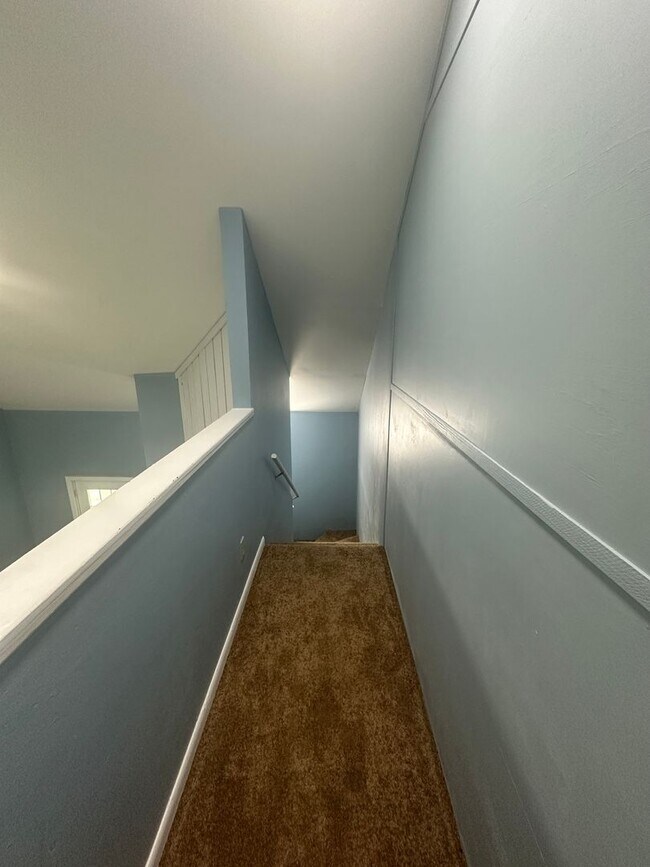Building Photo - 2 Bedroom/2 Bath Townhome