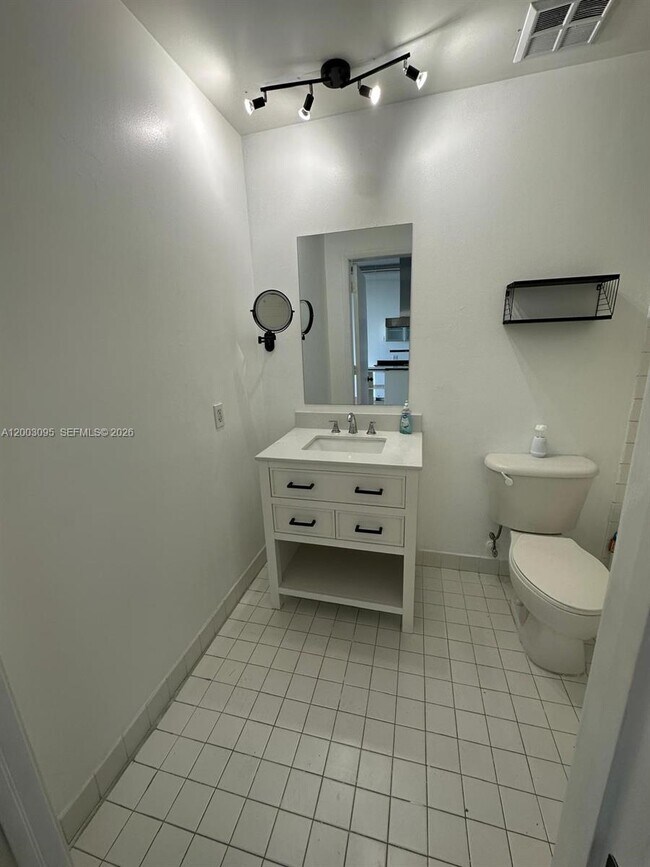 Foto del edificio - 10 SW South River Dr