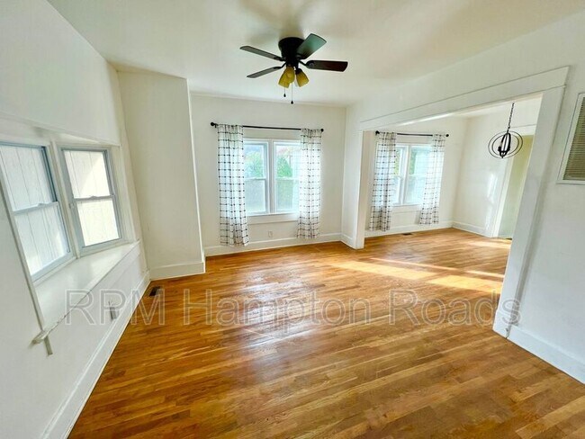 Foto del edificio - 2742 Westminster Ave