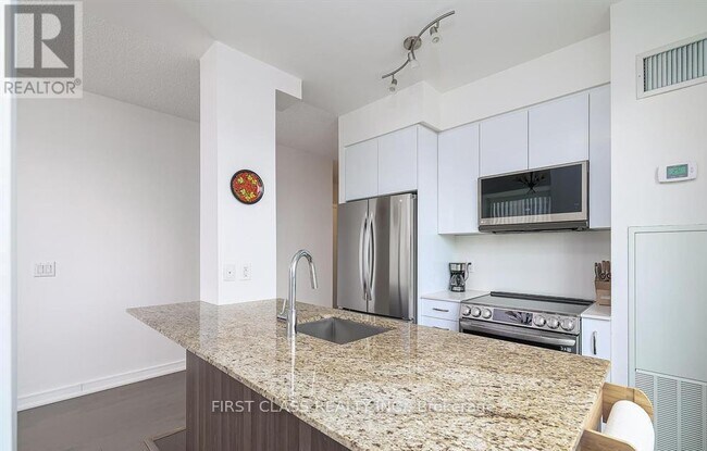 Photo du bâtiment - 9205 Yonge St