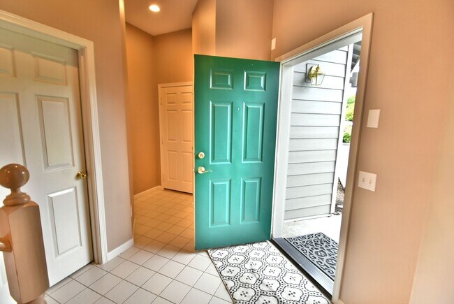 Building Photo - 3bd/2.5ba Edmonds Home