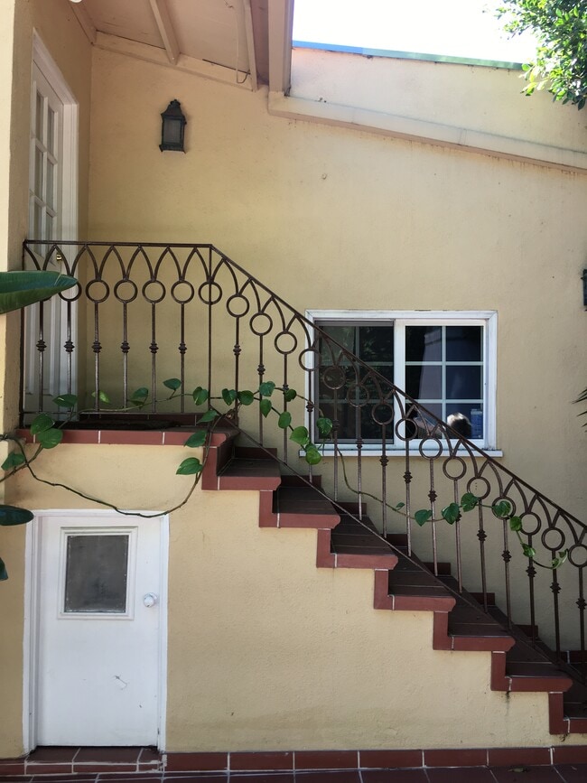 439 S Beverwil Dr Unit Guest House, Beverly Hills, CA 90212