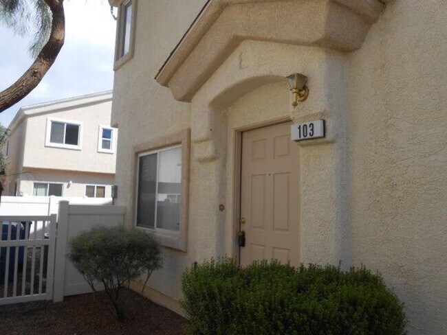 Foto del edificio - Large Spacious 3 Bedroom Townhome with Com...