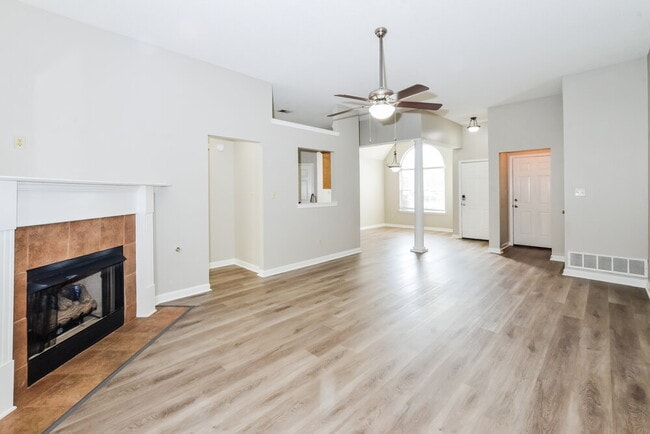 Building Photo - 8180 Cross Point Dr