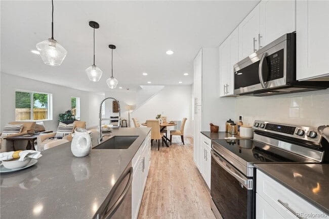 Foto del edificio - New Berkeley Home Available | Blocks from Regis University | TWO WEEKS FREE!