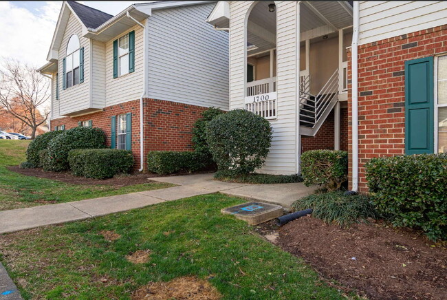 Foto del edificio - Lovely Cary Condo