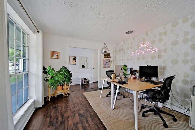 Foto del edificio - 323 Gentilly Dr