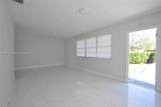 Building Photo - 10504 SW 77th Ct