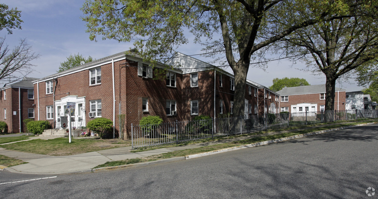 Linden West Apartments Elmwood Park